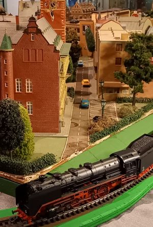 Eisenbahn vor Stadt